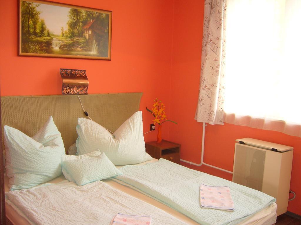 Orszag Apartmanhaz *