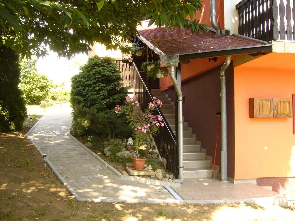 Orszag Apartmanhaz